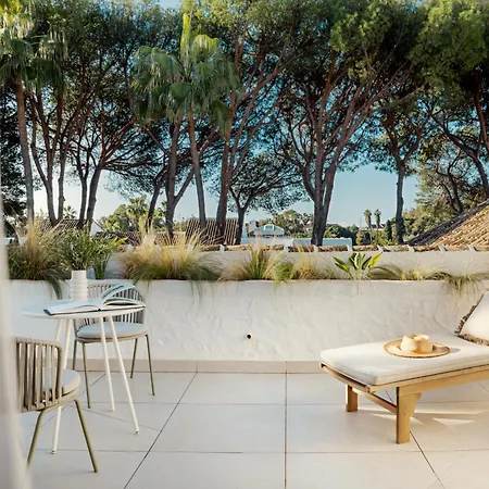 Villa Anfitrion & *