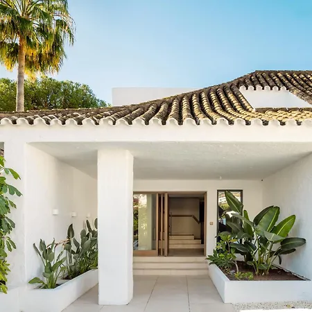 Anfitrion & فيلة