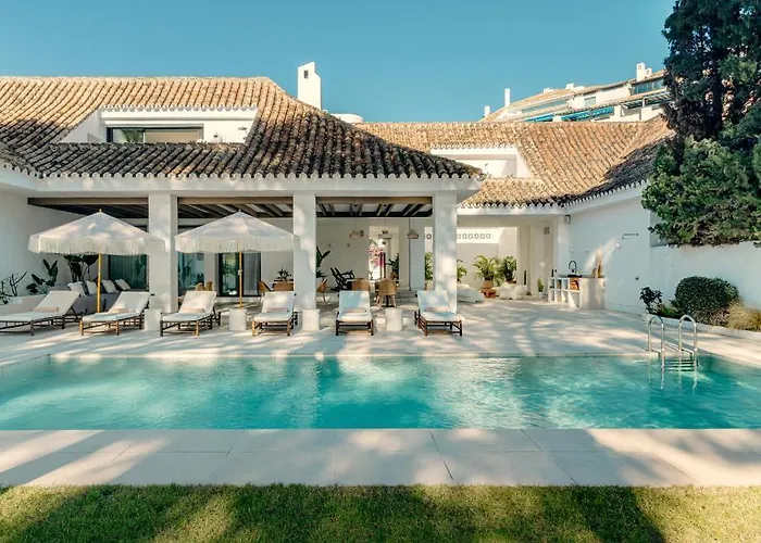 Вилла Anfitrion & *