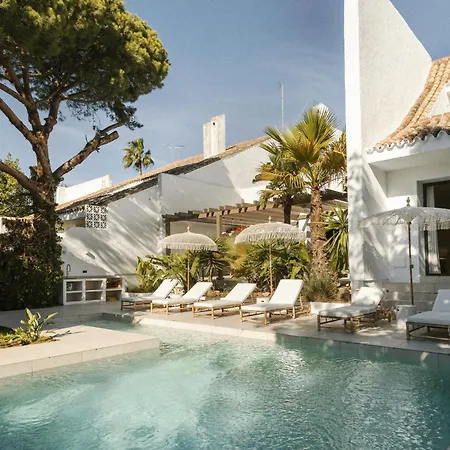 Villa Anfitrion & *